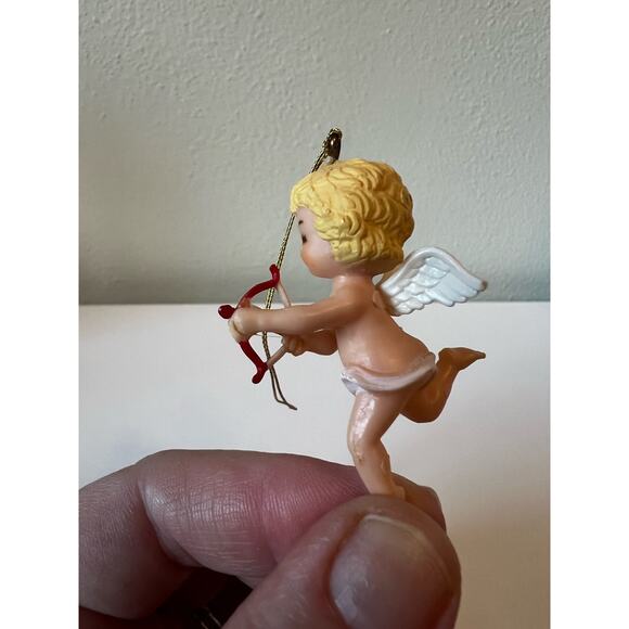 Vintage Cupid Angel Wing Cherub holding Bow Arrow Plastic Ornament - Picture 7 of 8